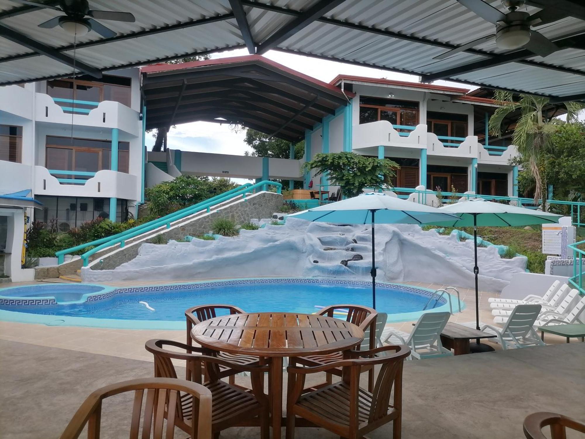 Hotel Planeta Sano Manuel Antonio Exteriör bild