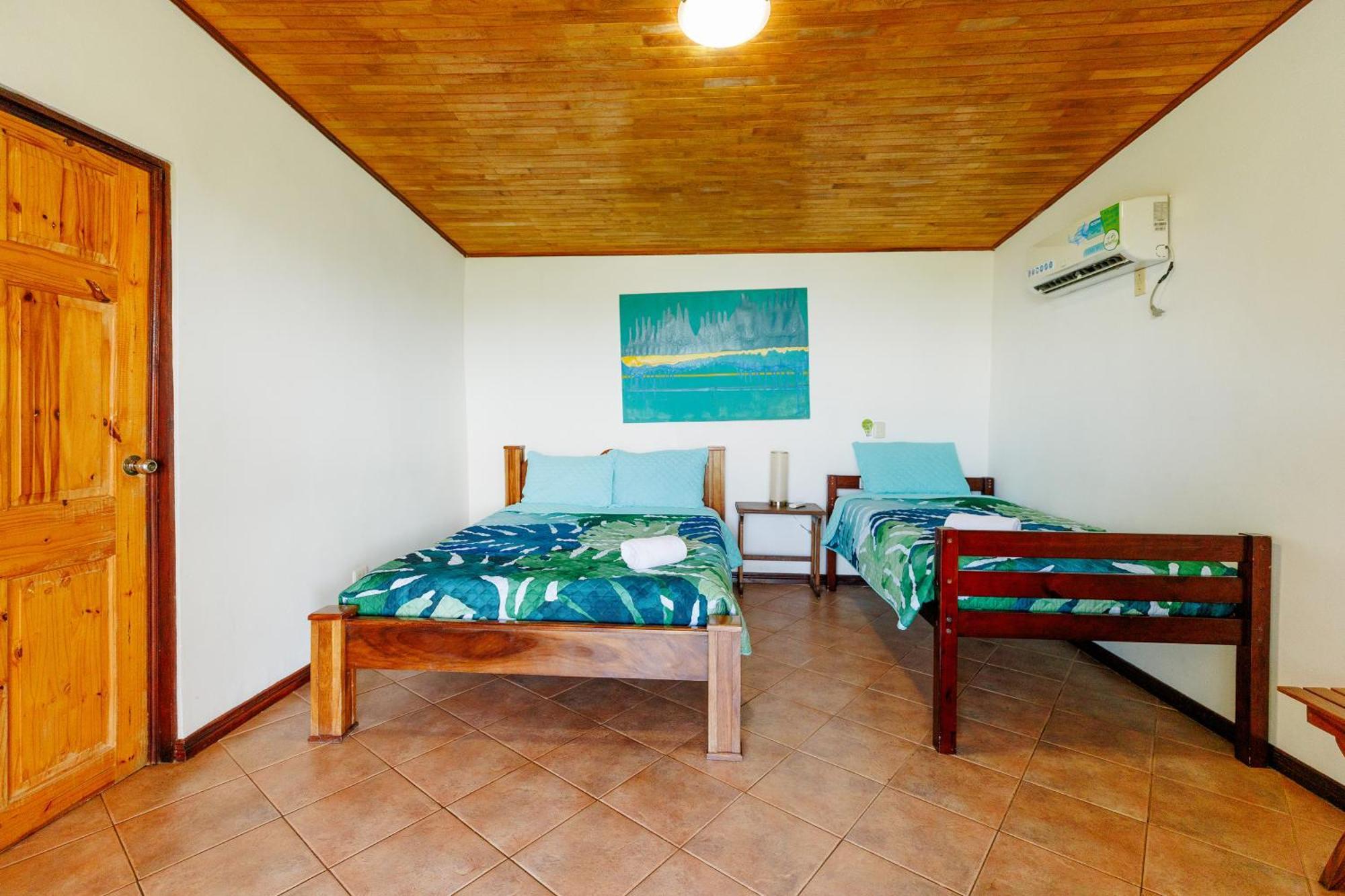 Hotel Planeta Sano Manuel Antonio Exteriör bild